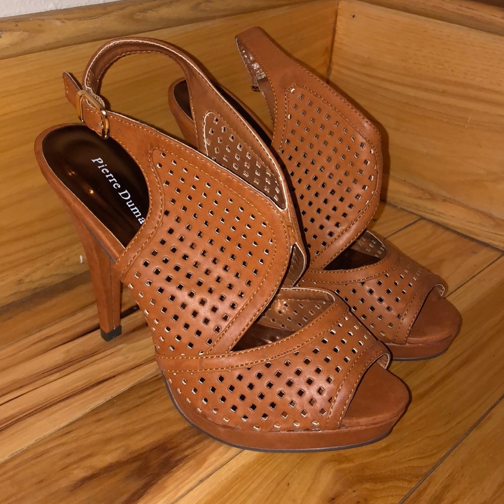 Pierre Dumas brown heels!